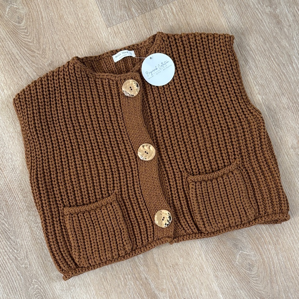 NWT Women's Brown Knit Crewneck Vest with Front Pockets